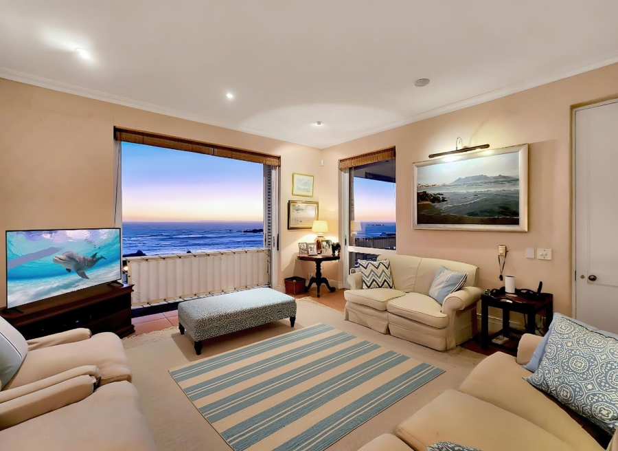 6 Bedroom Property for Sale in Bloubergstrand Western Cape